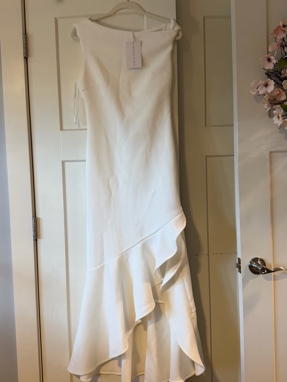 White One-Shoulder Split Ruffle Hem Maxi Dress
NWT